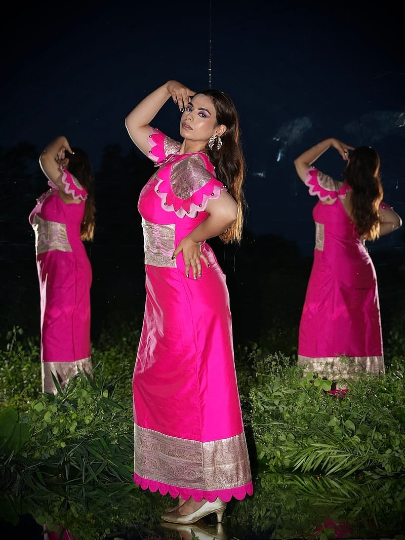 Fuschia Banarasi Drape - Image 4